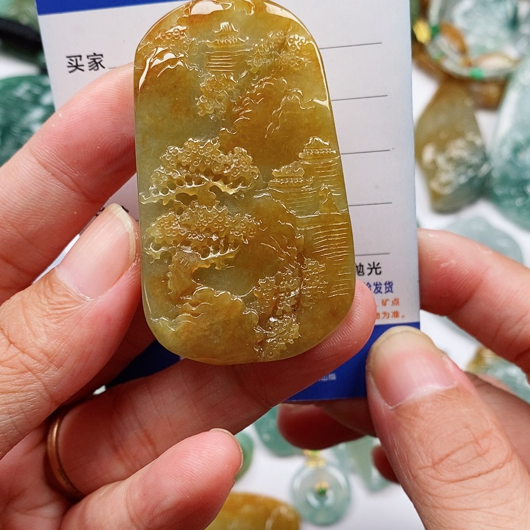翡翠未镶嵌颈饰山水