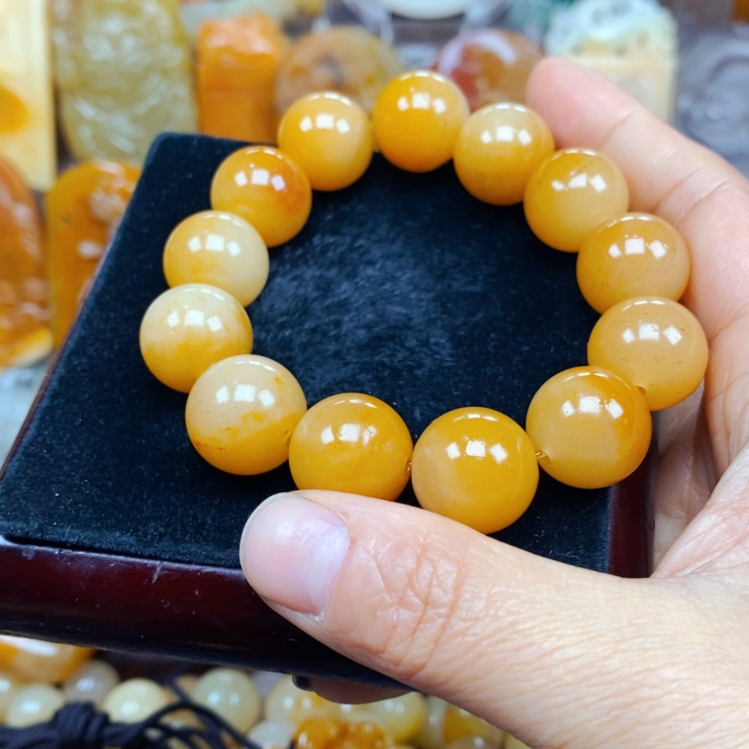 石英质玉（黄龙玉）未镶嵌颈饰