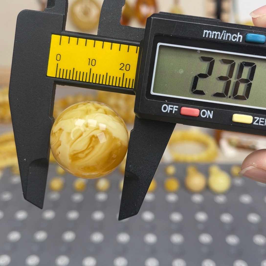 琥珀未镶嵌裸石107号