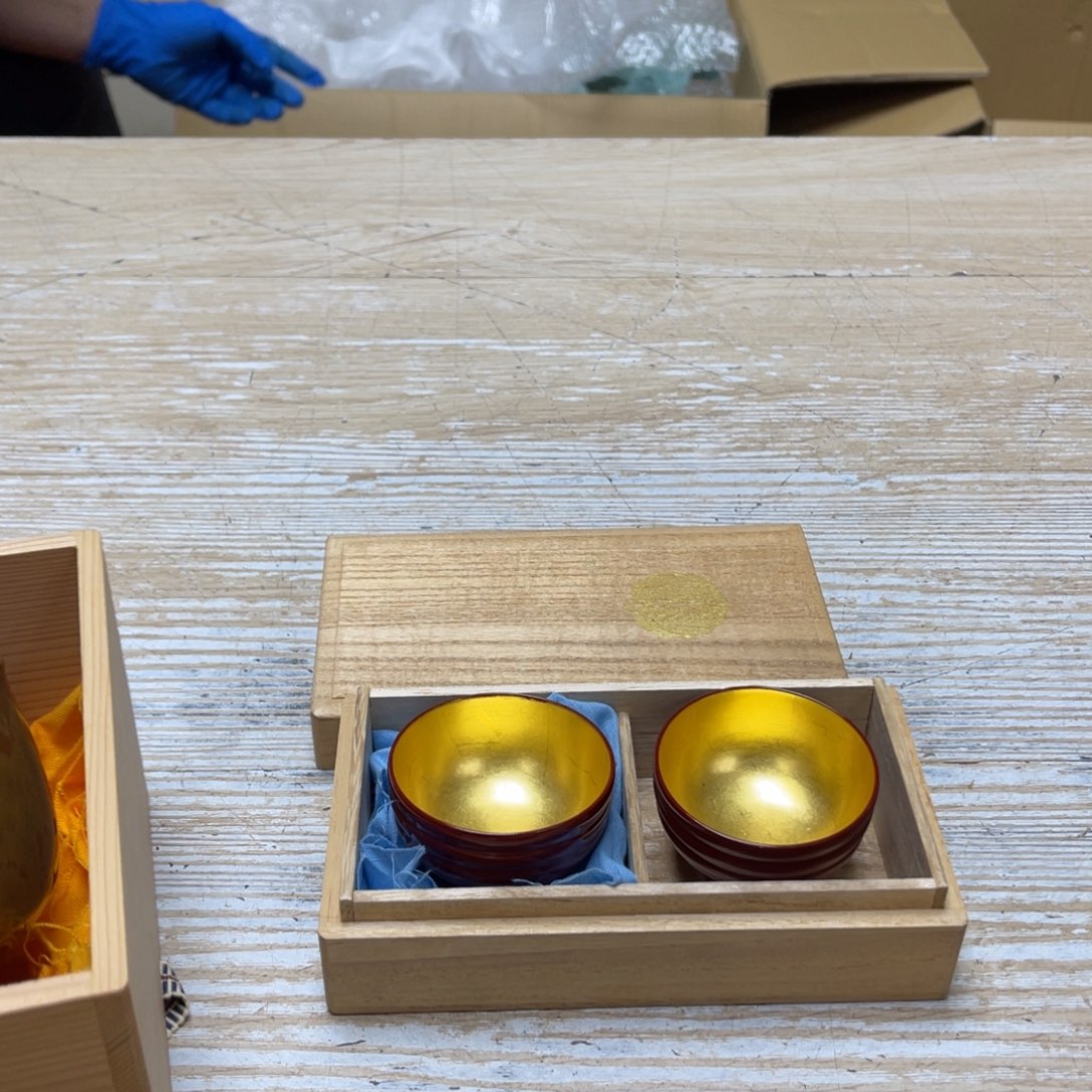 瓷片安*诚密密麻麻地排列着