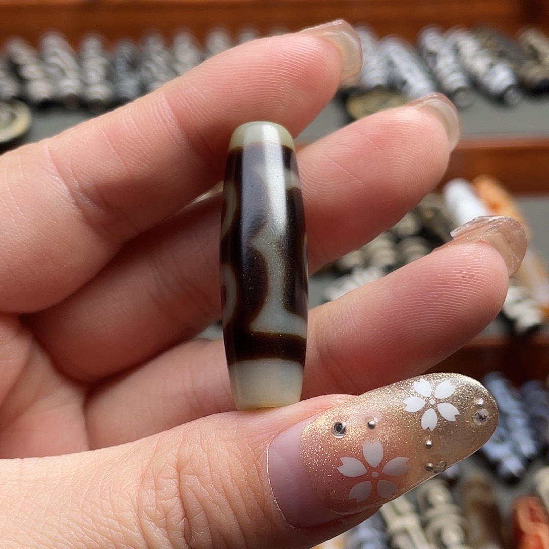 玛瑙/玉髓颈饰未镶嵌辞*