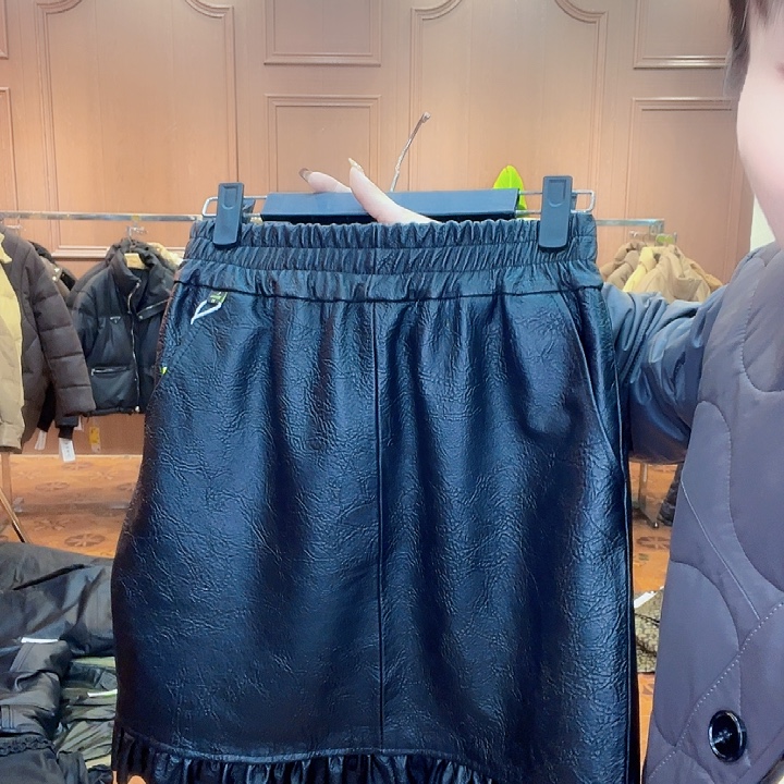 135……145斤皮短裙