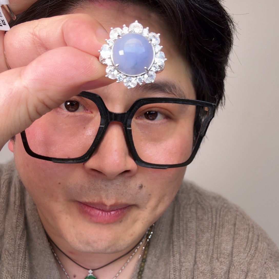 忆***亿翡翠未镶嵌颈饰一件