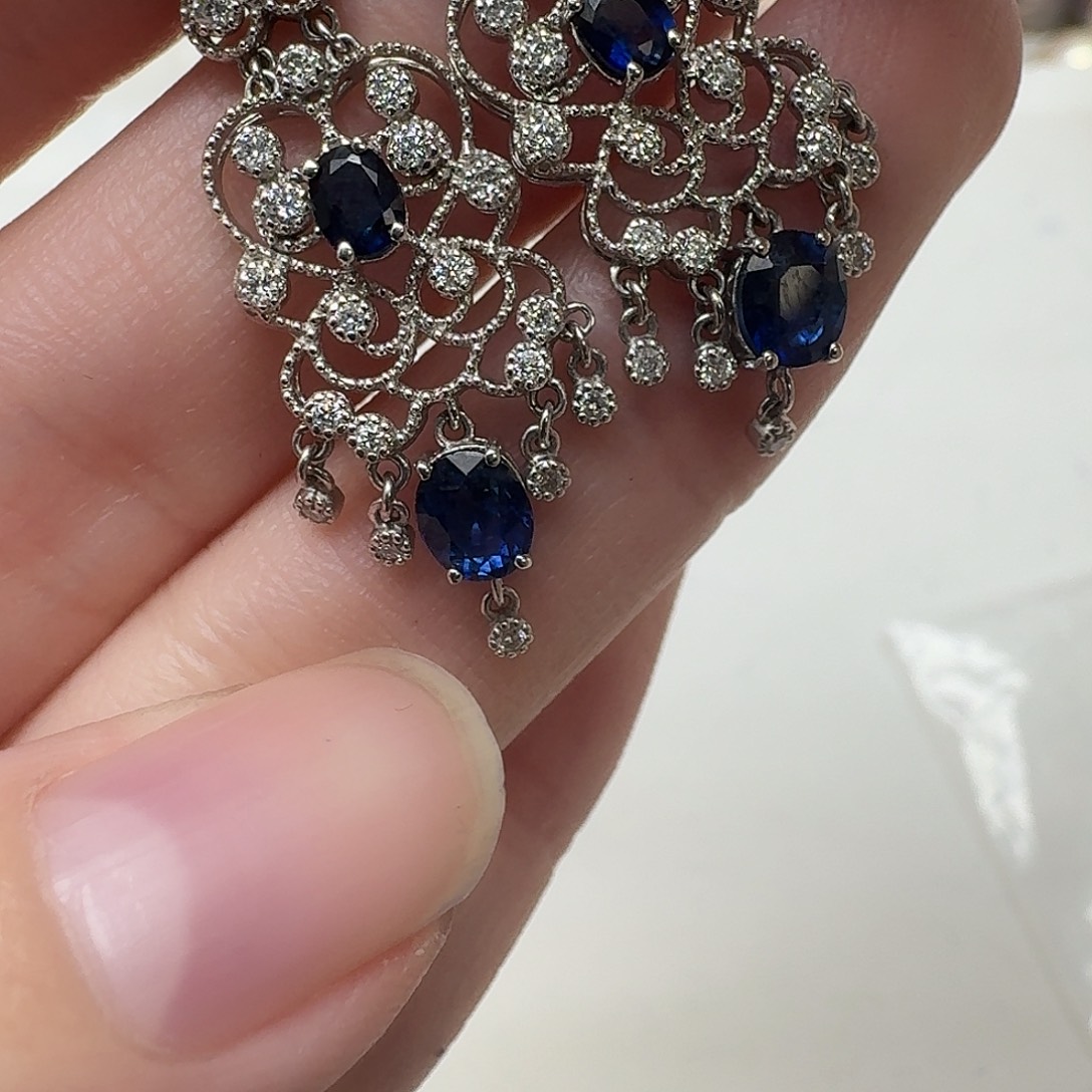 蓝宝石耳饰18K金镶嵌