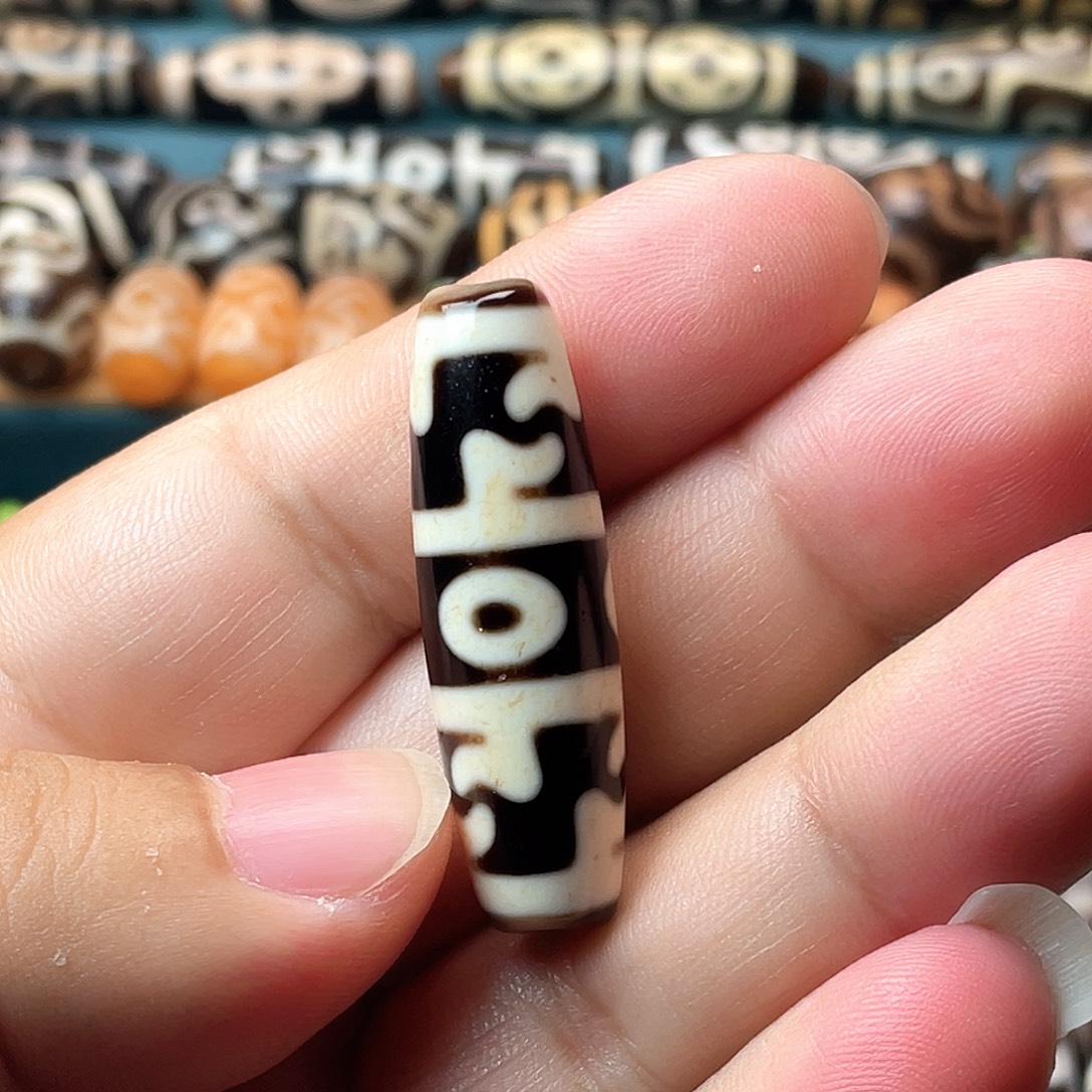 玛瑙/玉髓未镶嵌颈饰朱砂三眼莲师