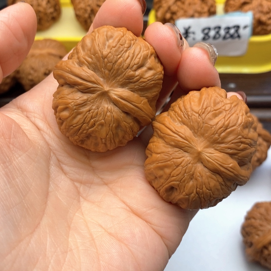 青***鳞文玩核桃把件580号元宝