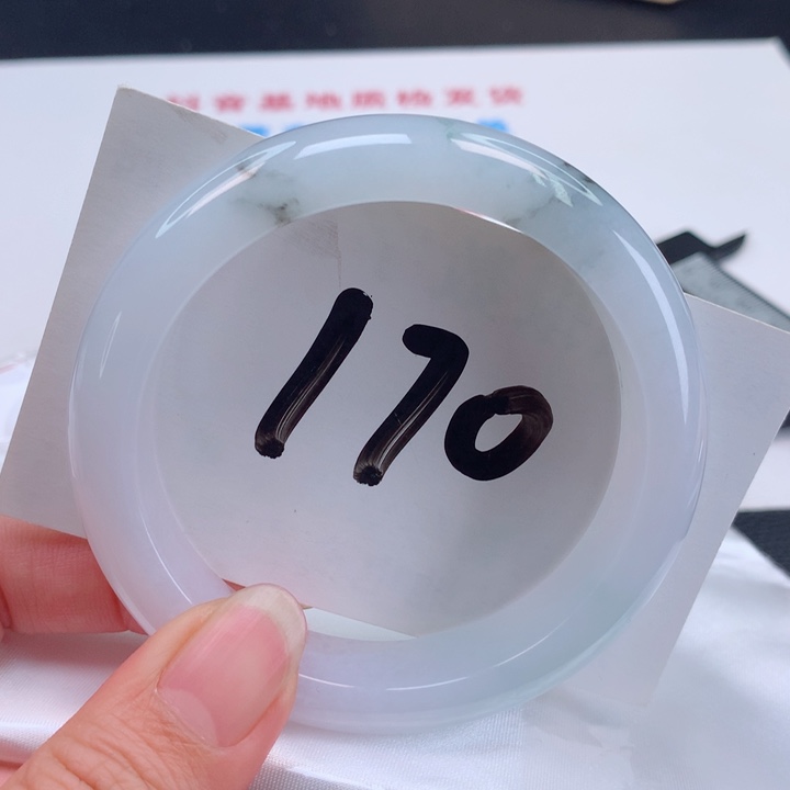 翡翠手镯未镶嵌正