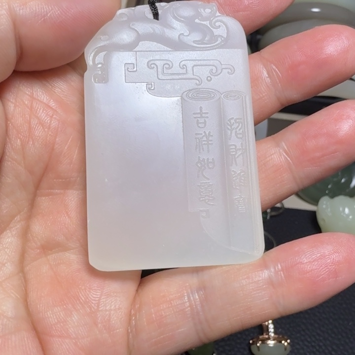 石英质玉未镶嵌颈饰