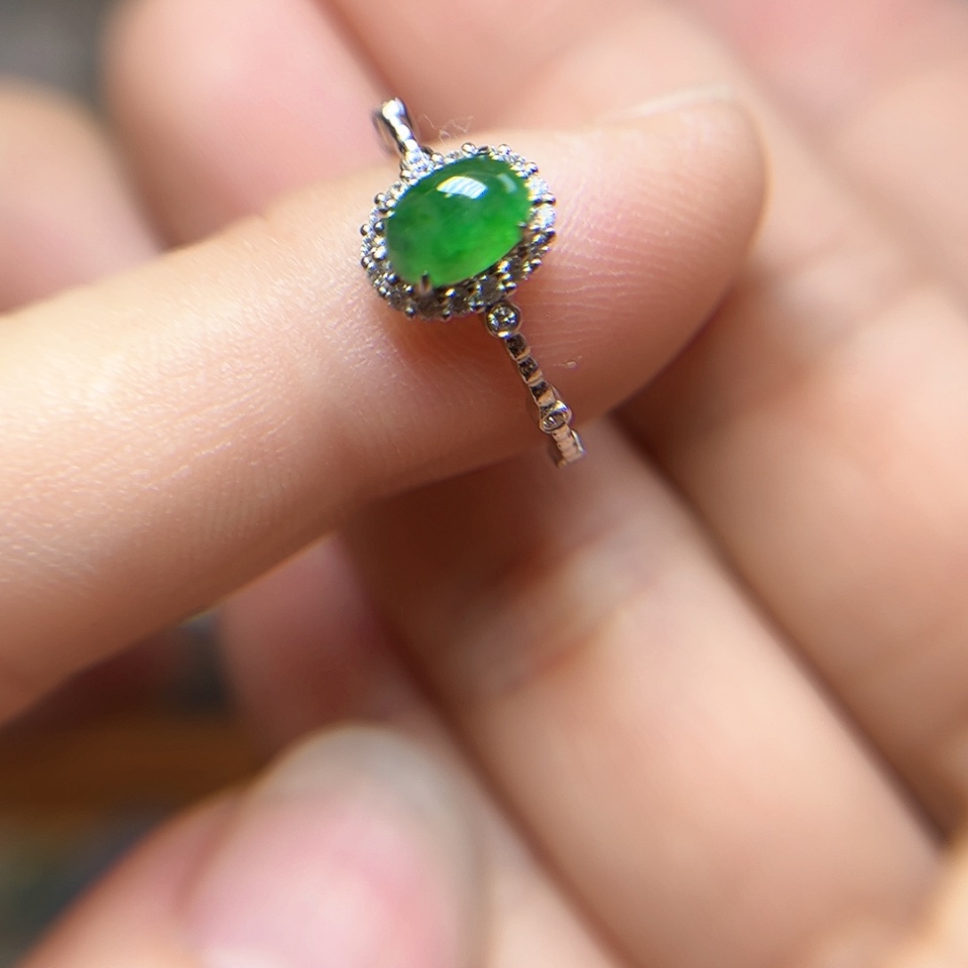 翡翠颈饰18K金镶嵌戒指