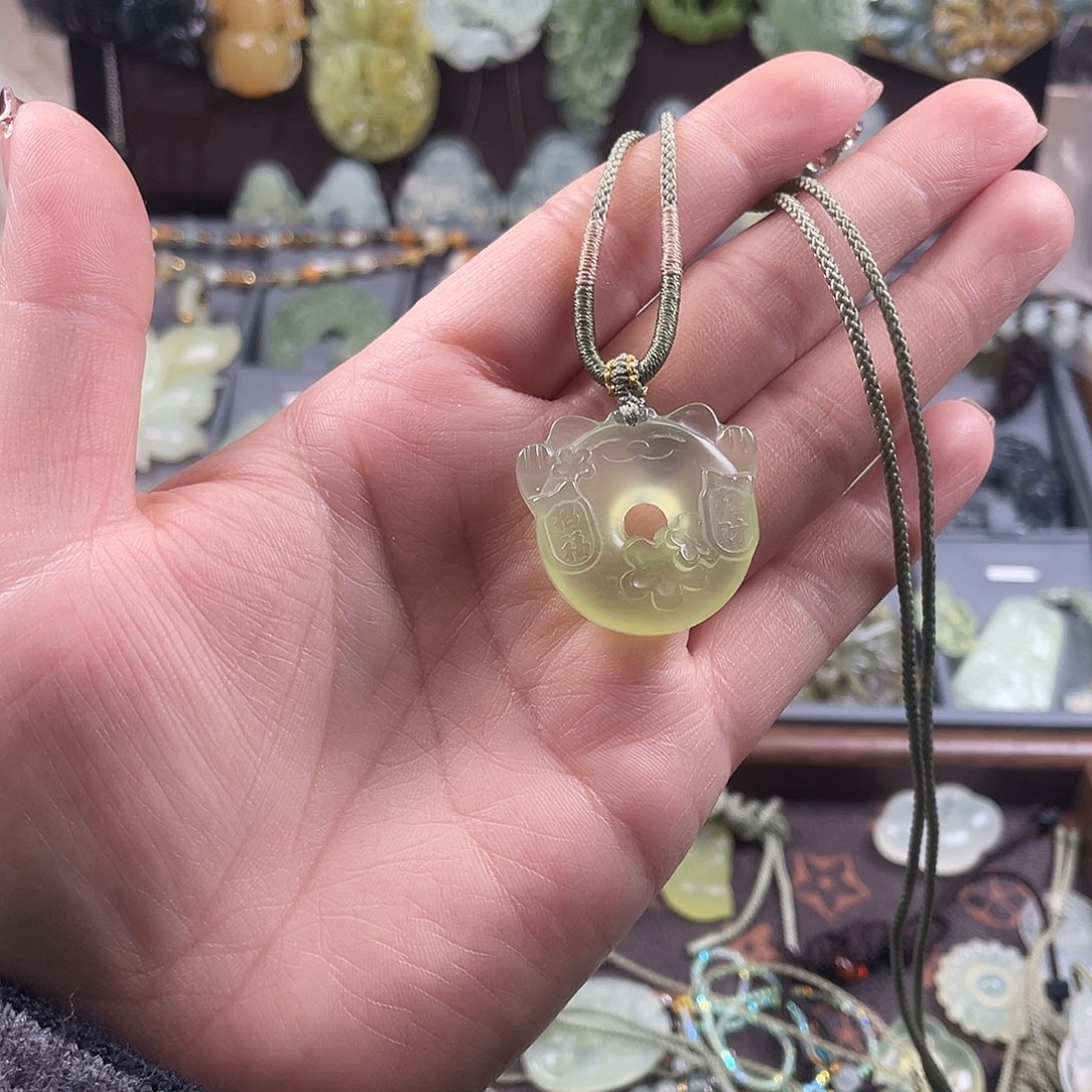 岫玉未镶嵌吊坠(赠链)