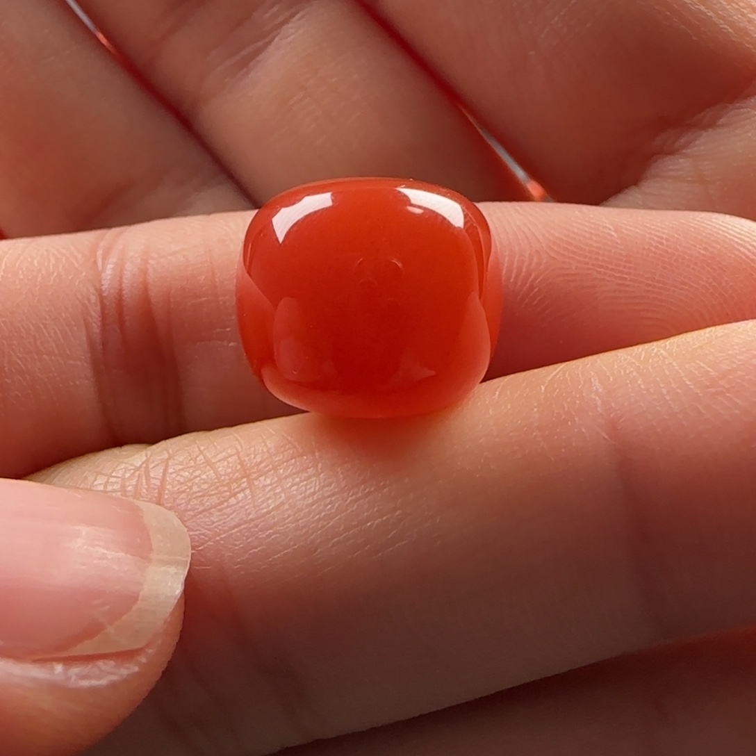 南红玛瑙未镶嵌老型：14.1x12.5柿子红 满砂无纹