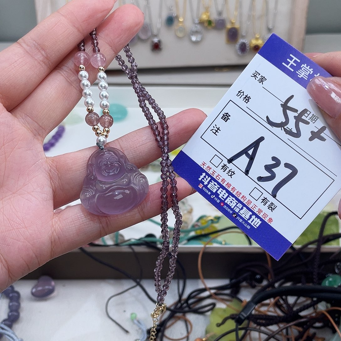 萤石未镶嵌颈饰多样性