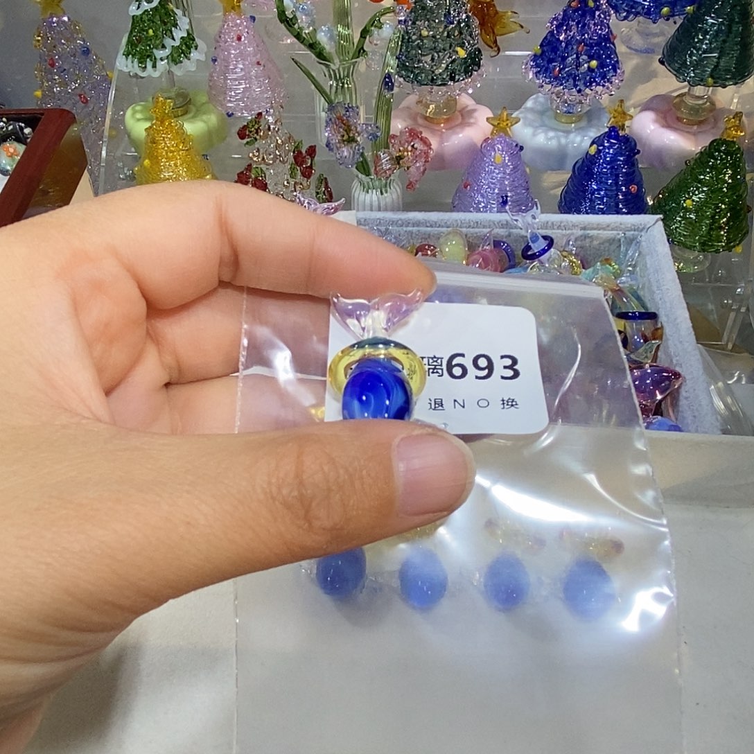 霭****颈饰玻璃693蓝色鲸鱼