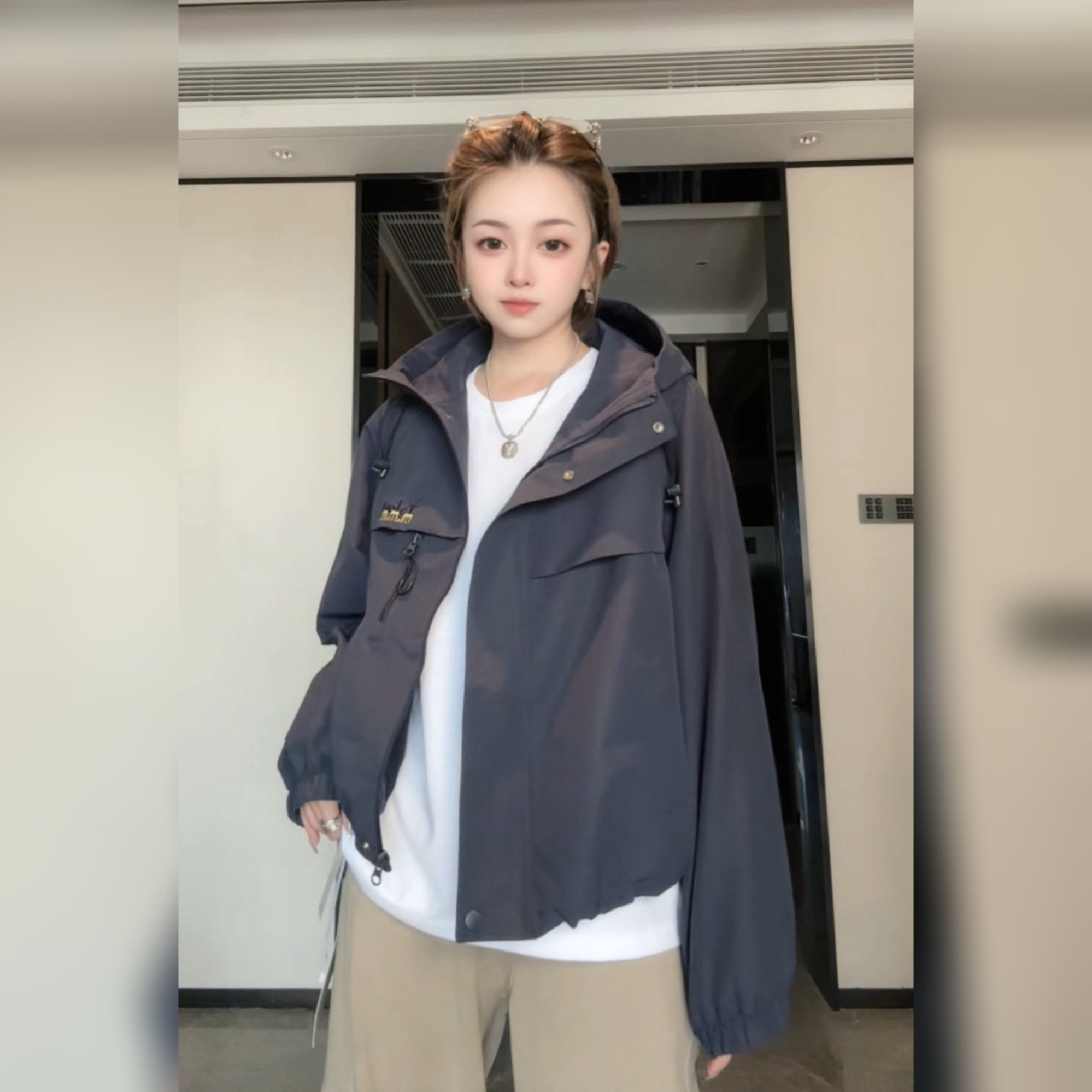 820秋季新款欧货高品质短款宽松连帽冲锋衣外套