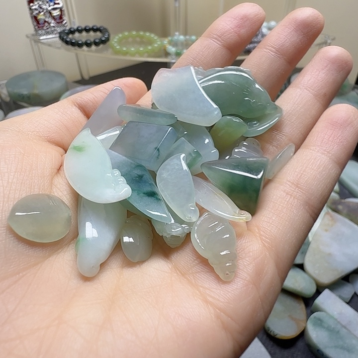 翡翠裸石缅甸翡翠随机发货其中一个