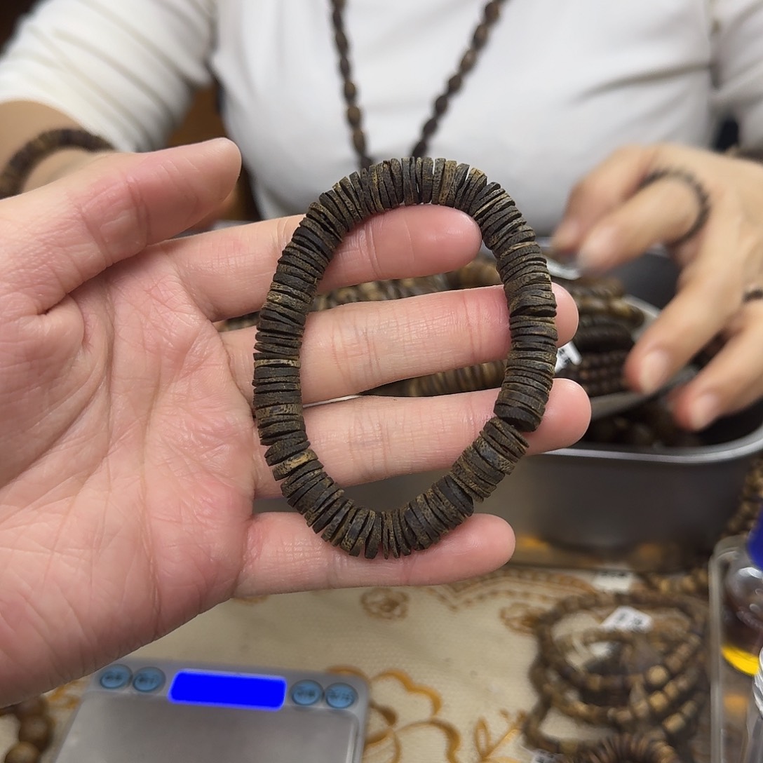 沉香木手串白棋沉水片珠单圈 1.0-13 克多样性发一