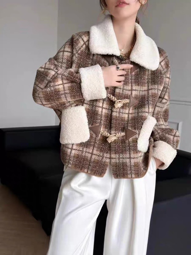 923 复古秋冬格子牛角扣水晶绒外套