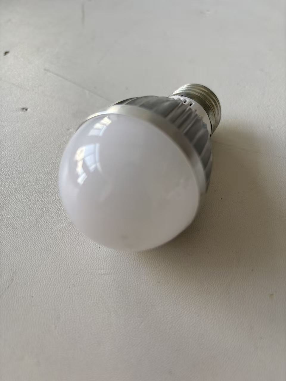 LED多功能电灯泡发四个