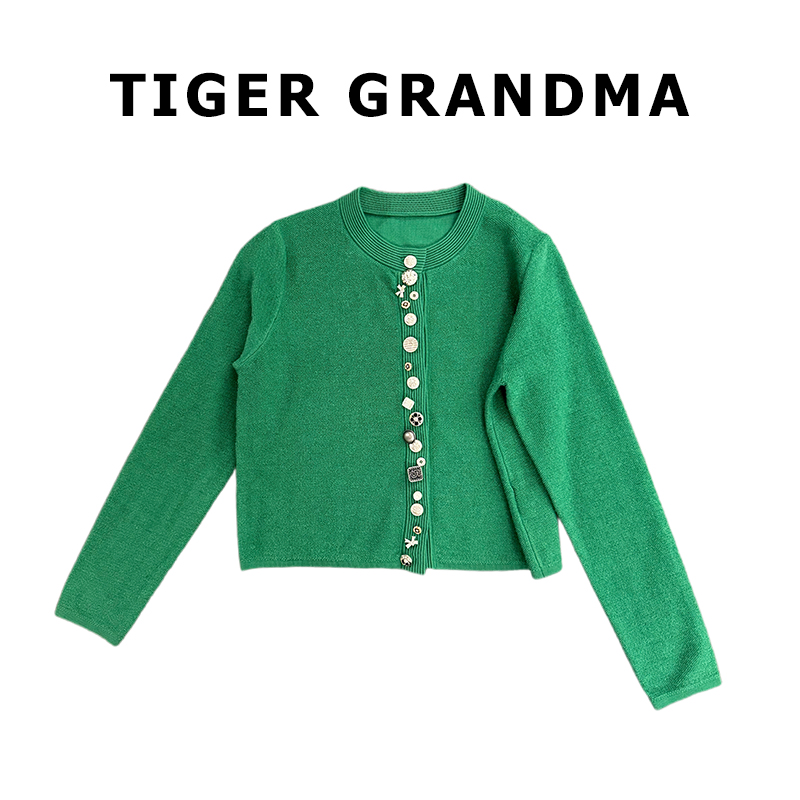 2512 小香风装饰扣圆领针织开衫