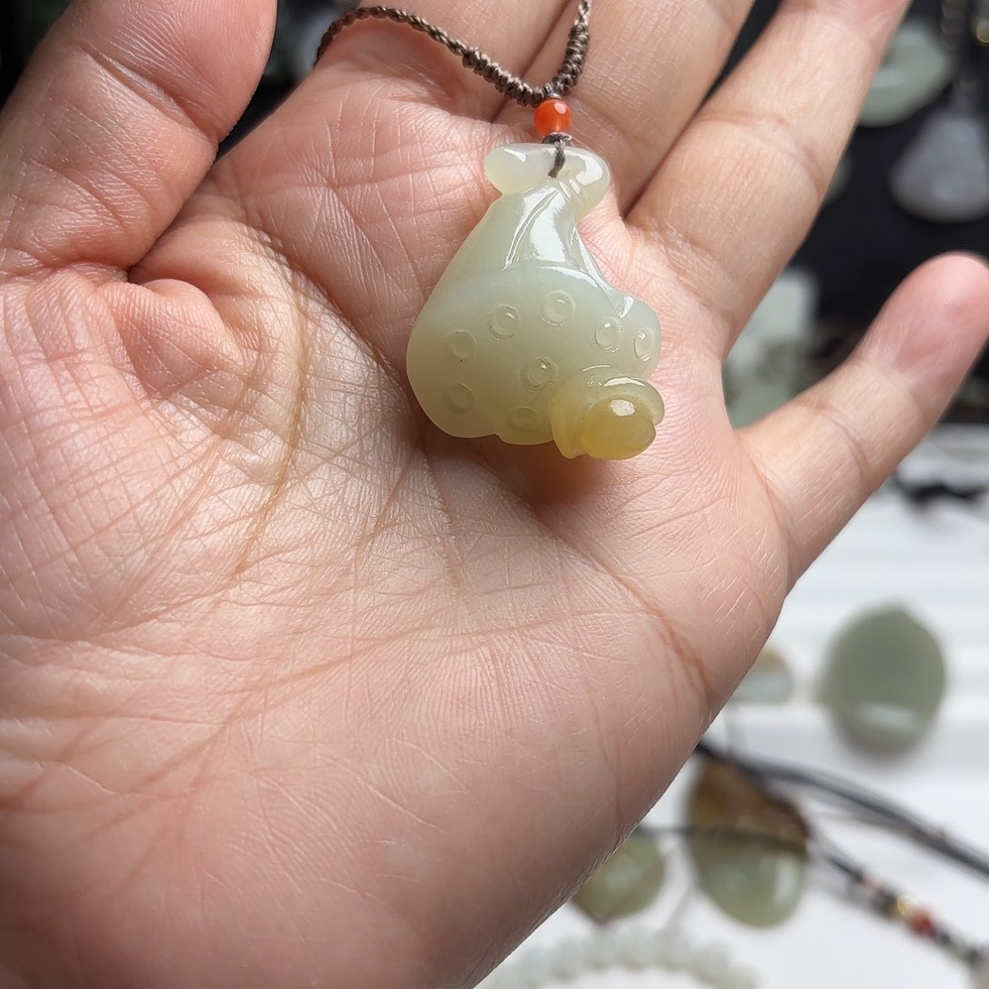 和田玉颈饰未镶嵌