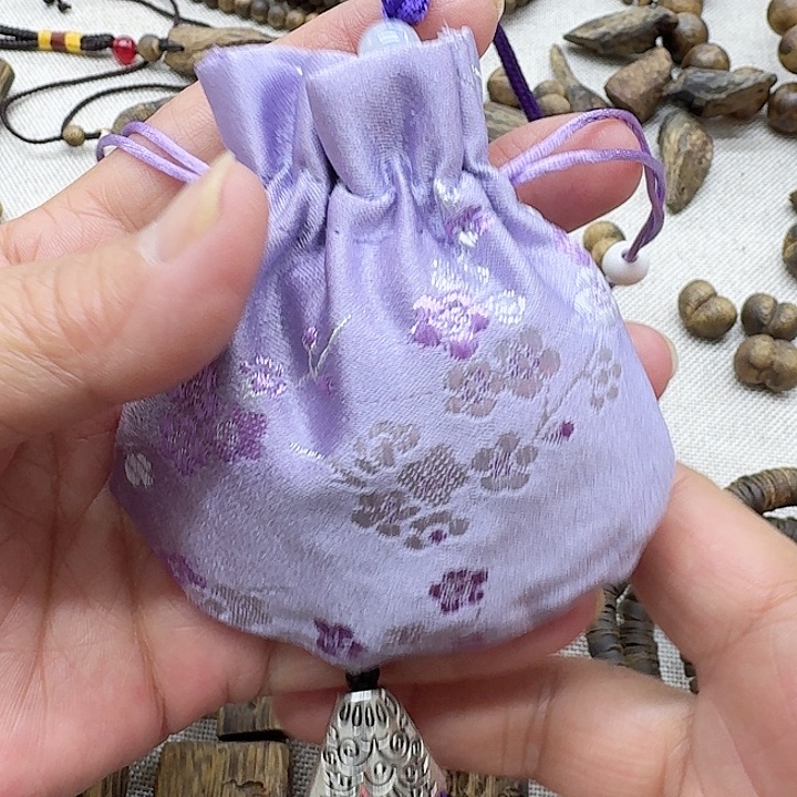 沉香沉香碎屑香包一个