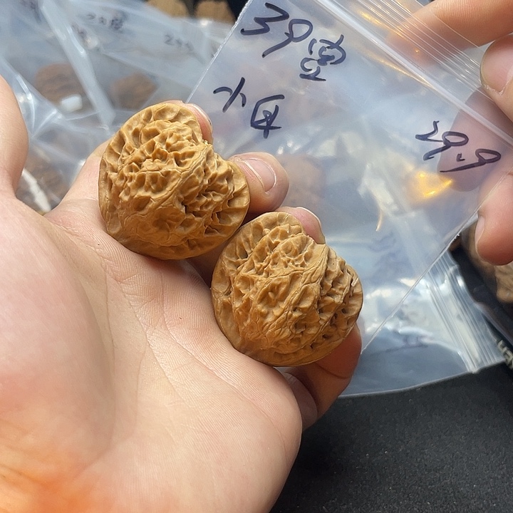 小***、把件文玩核桃宫灯