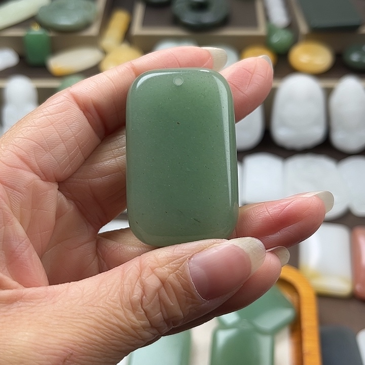 东陵石未镶嵌颈饰