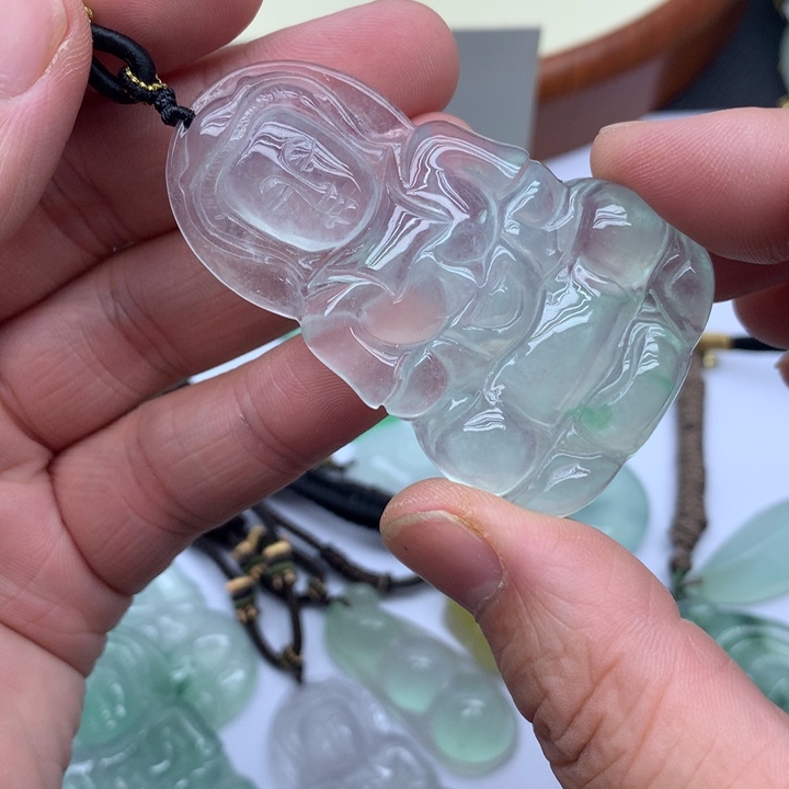 往***提一物一图，观音吊坠