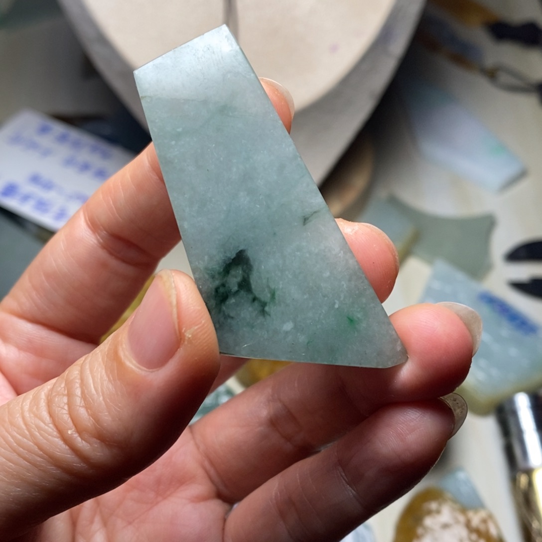 翡翠颈饰未镶嵌天然