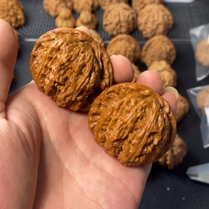 世***得把件桃核45755678