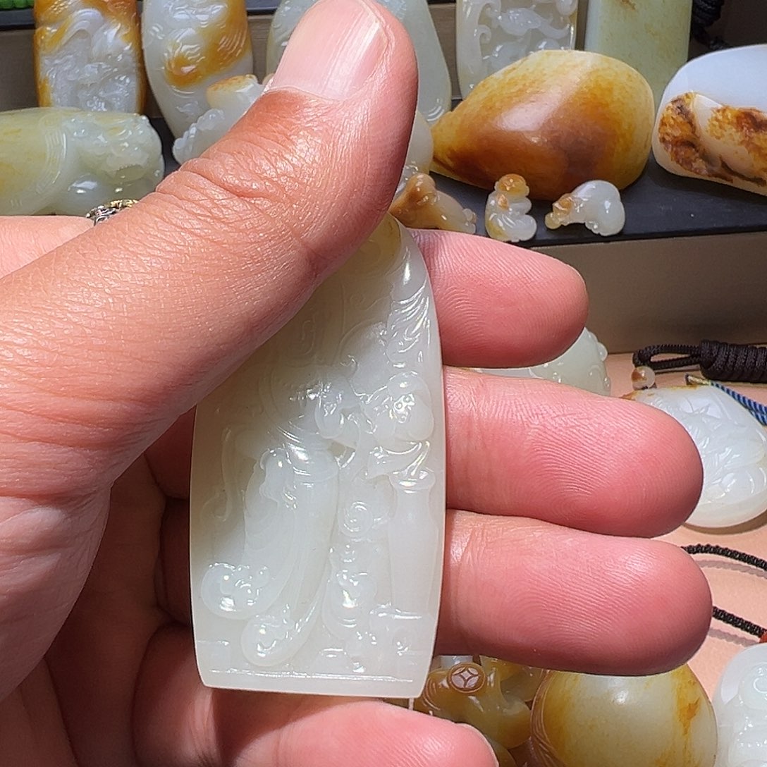 和田玉未镶嵌颈饰