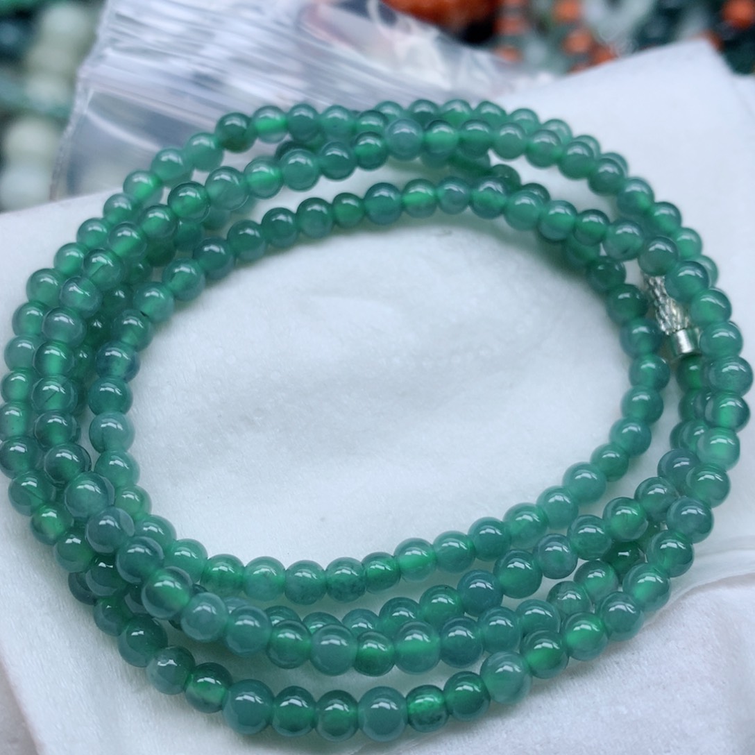 翡翠颈饰未镶嵌手串