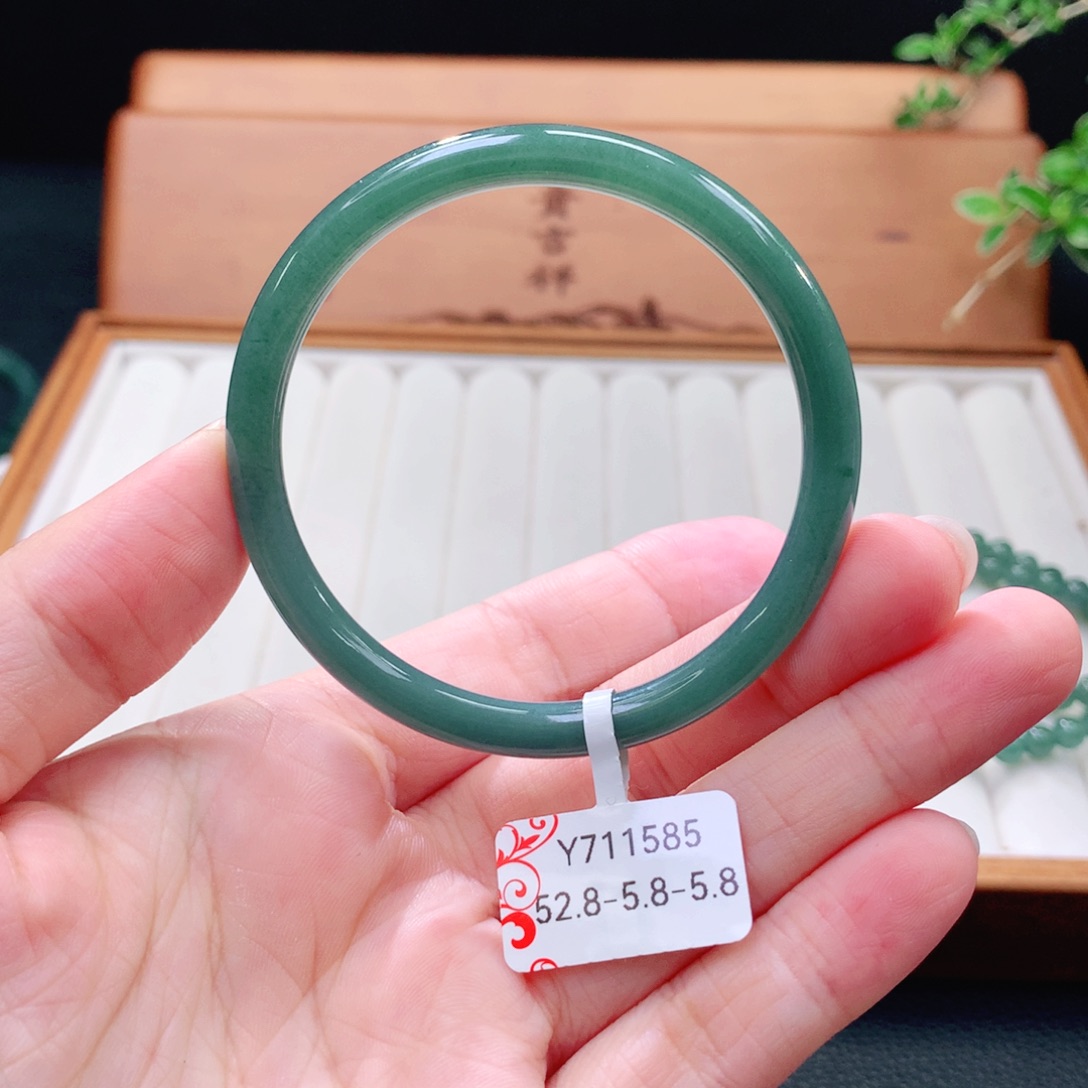 翡翠手镯（圆镯）未镶嵌