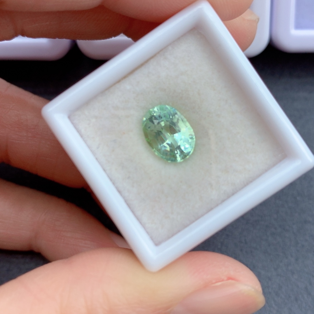 绿色碧玺2.09克拉裸石未镶嵌