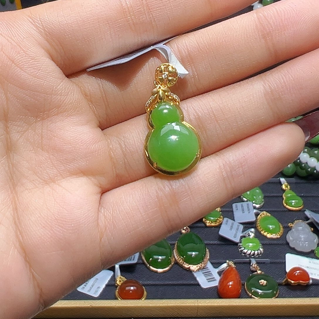 和田玉18K金镶嵌吊坠(赠链)