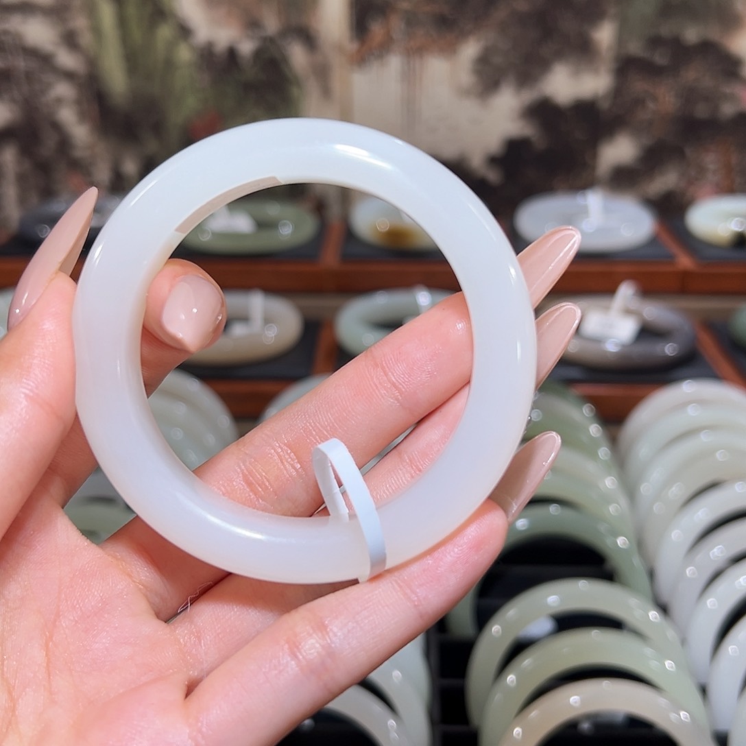 和田玉手镯未镶嵌春***笑福利！和田玉高冰白手镯55-56