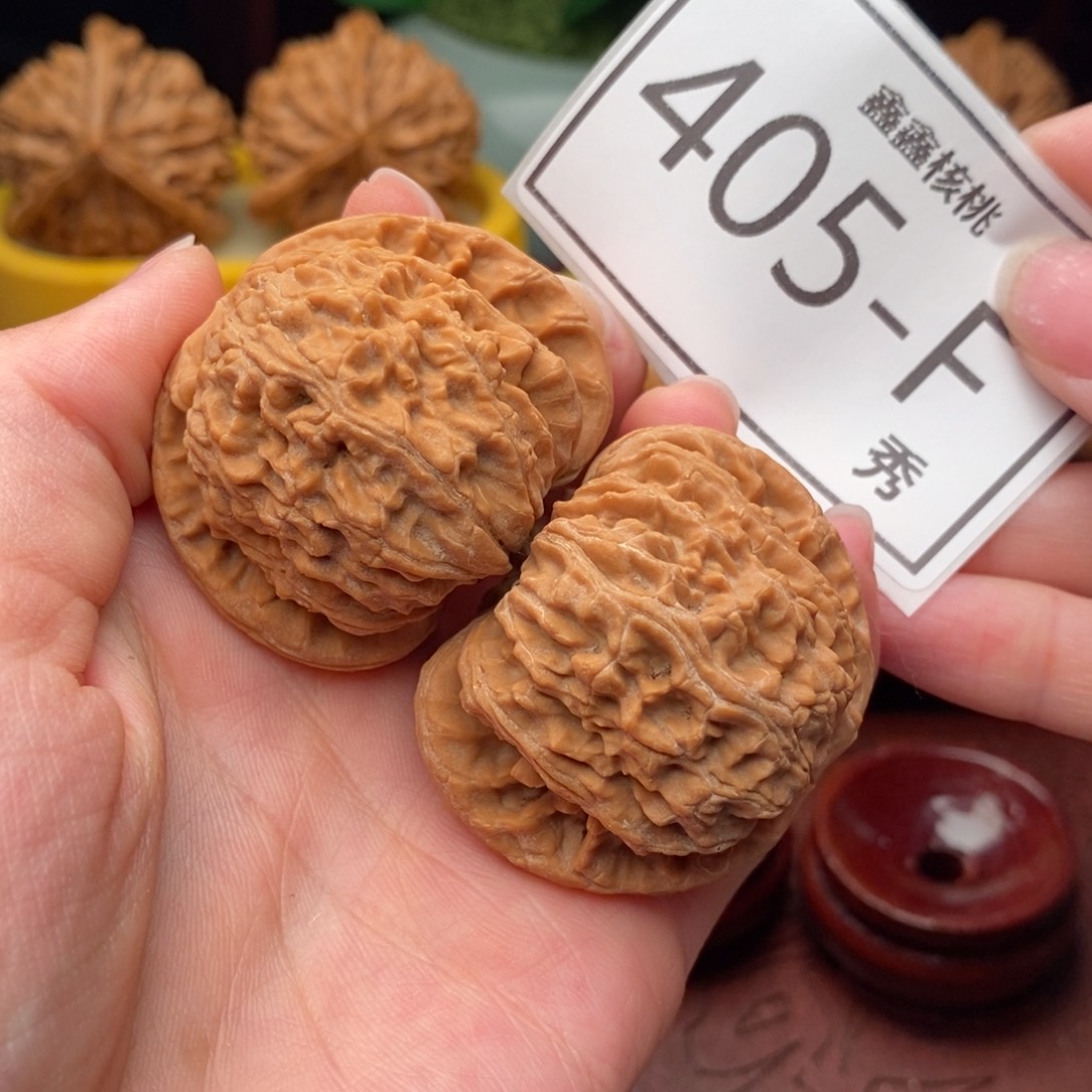 文玩核桃吊坠白狮42