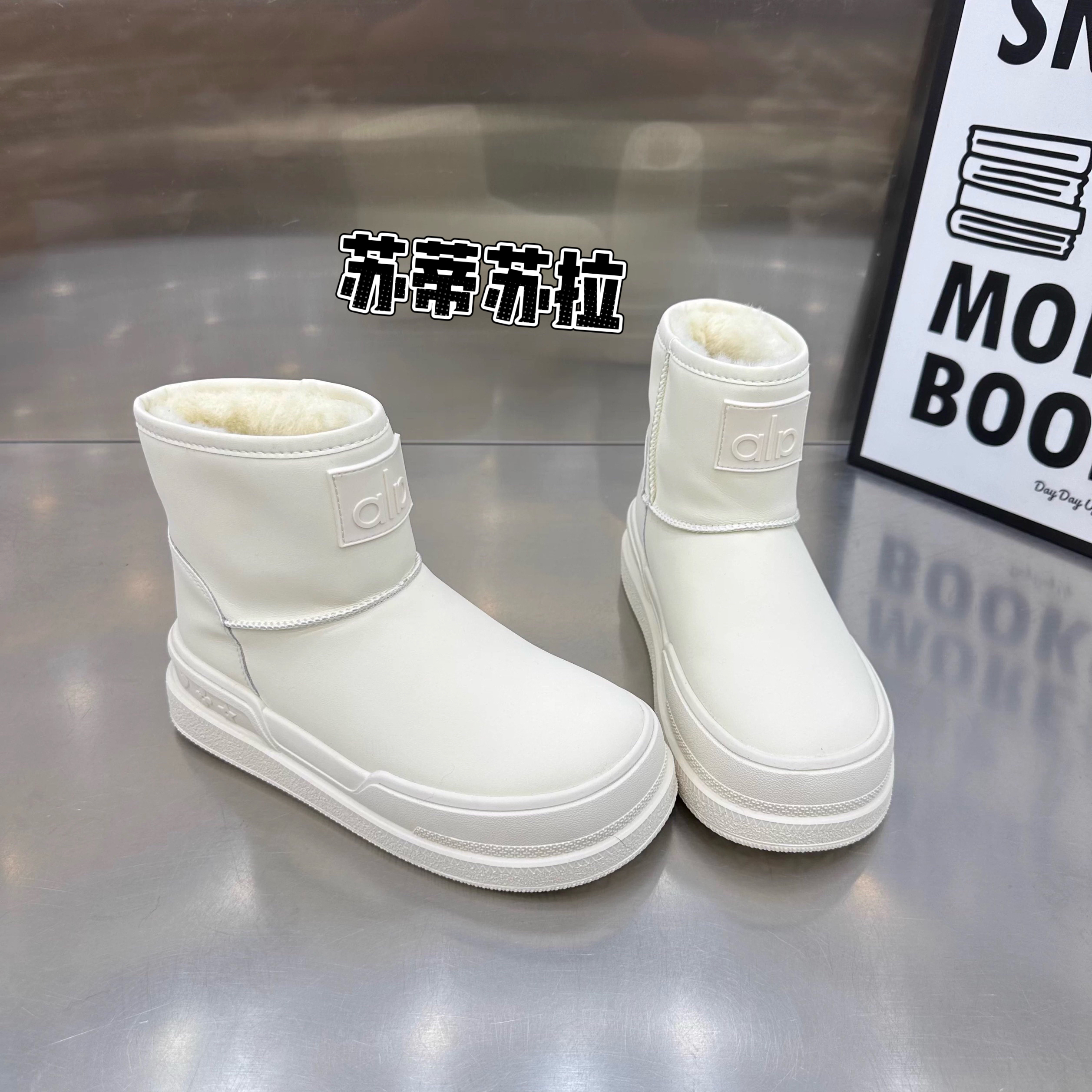 6339x 冬季新款厚底百搭加绒加厚防滑防水雪地靴子东北大棉靴女