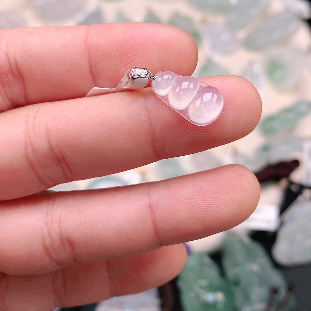 翡翠颈饰18K金镶嵌高冰小豆