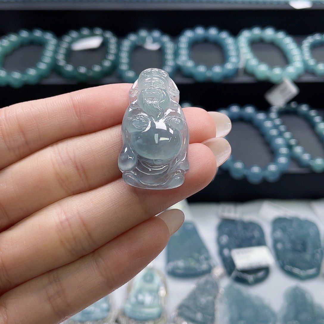 翡翠未镶嵌颈饰财神