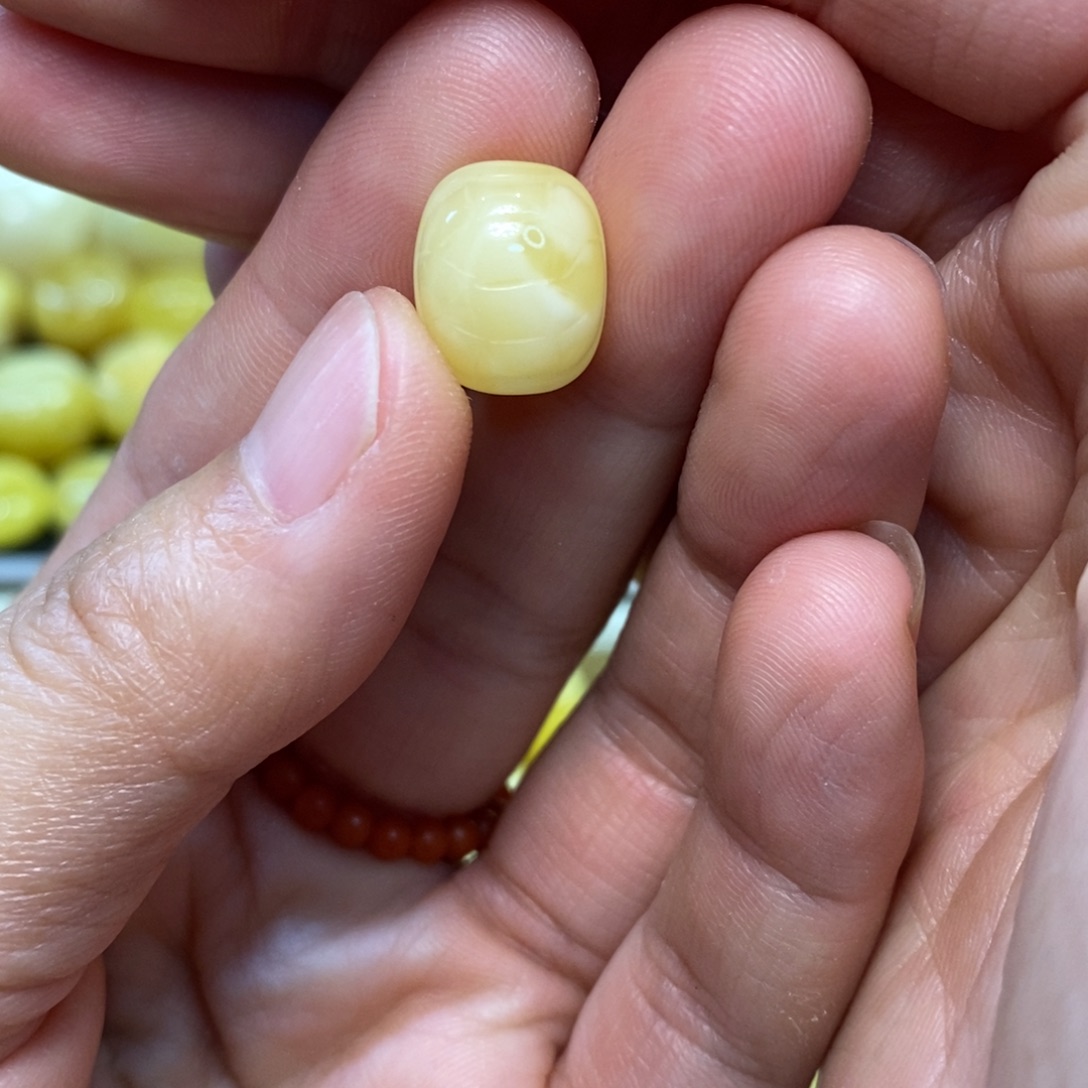 琥珀未镶嵌裸石原矿蜜蜡配珠