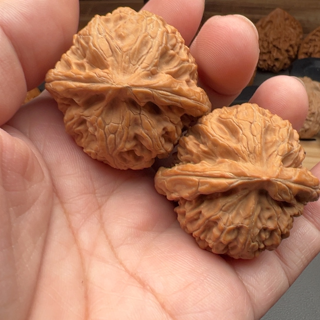 被***人把件文玩核桃宫灯