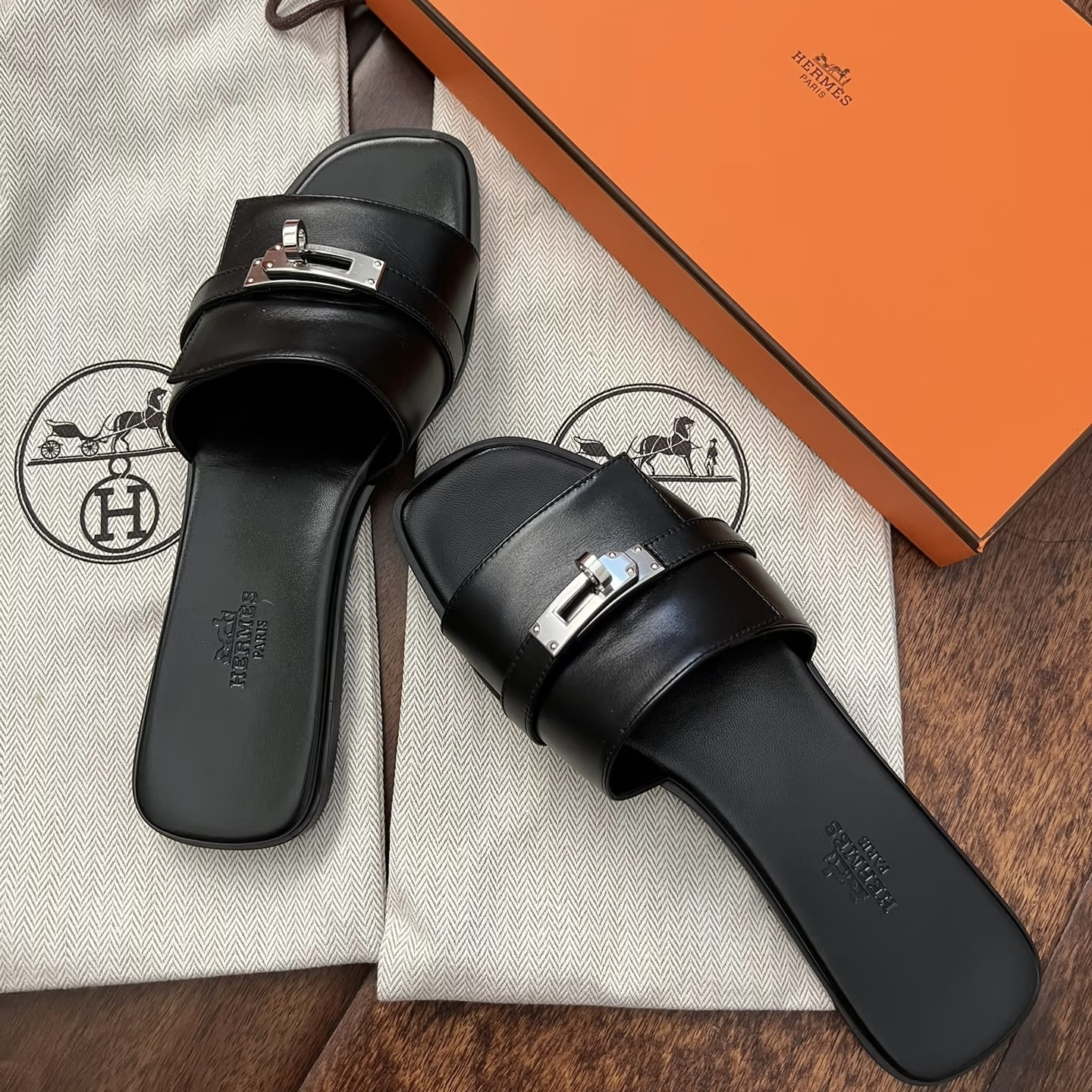 未使用 Hermes/爱马仕 黑色 Giulia 凉鞋 凉拖 全套包装