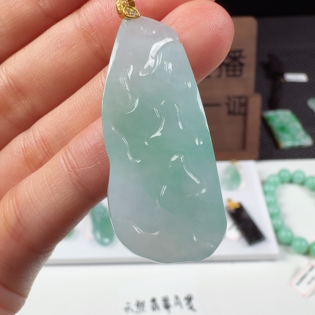 翡翠18K金镶嵌颈饰