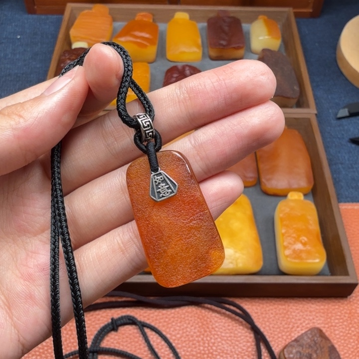 蜜蜡未镶嵌吊坠(赠链)