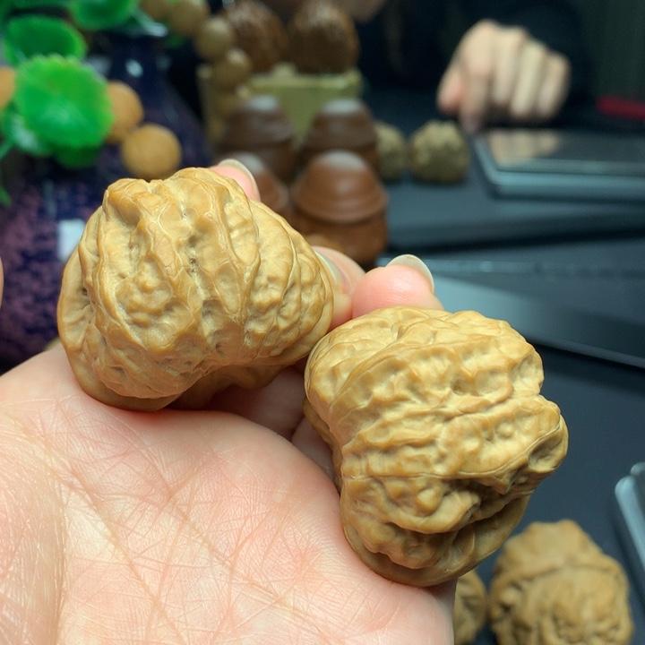 文玩核桃吊坠红皮蛤蟆头37