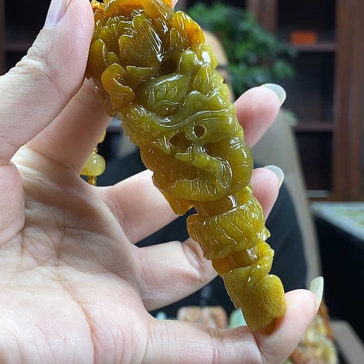 蛇纹石玉未镶嵌颈饰