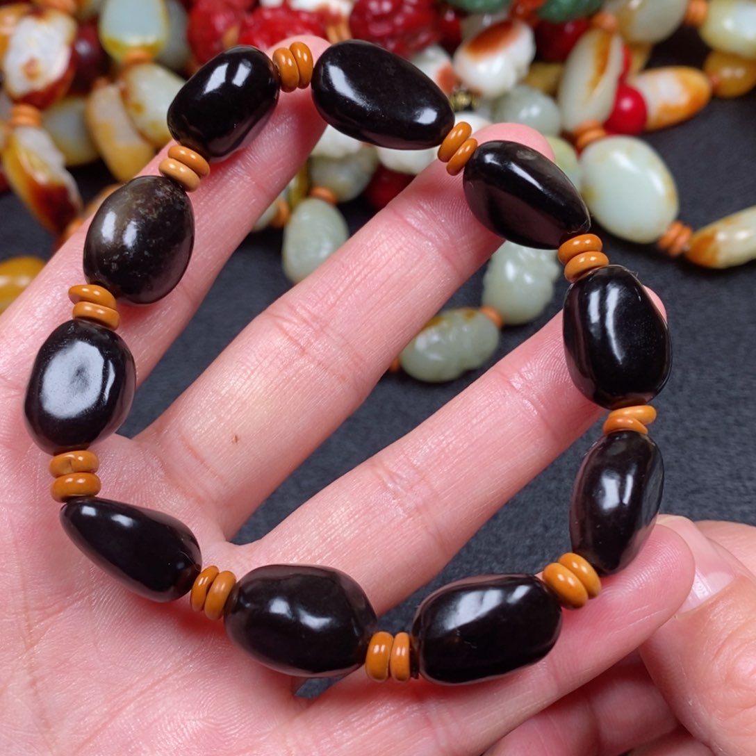 和田玉颈饰未镶嵌