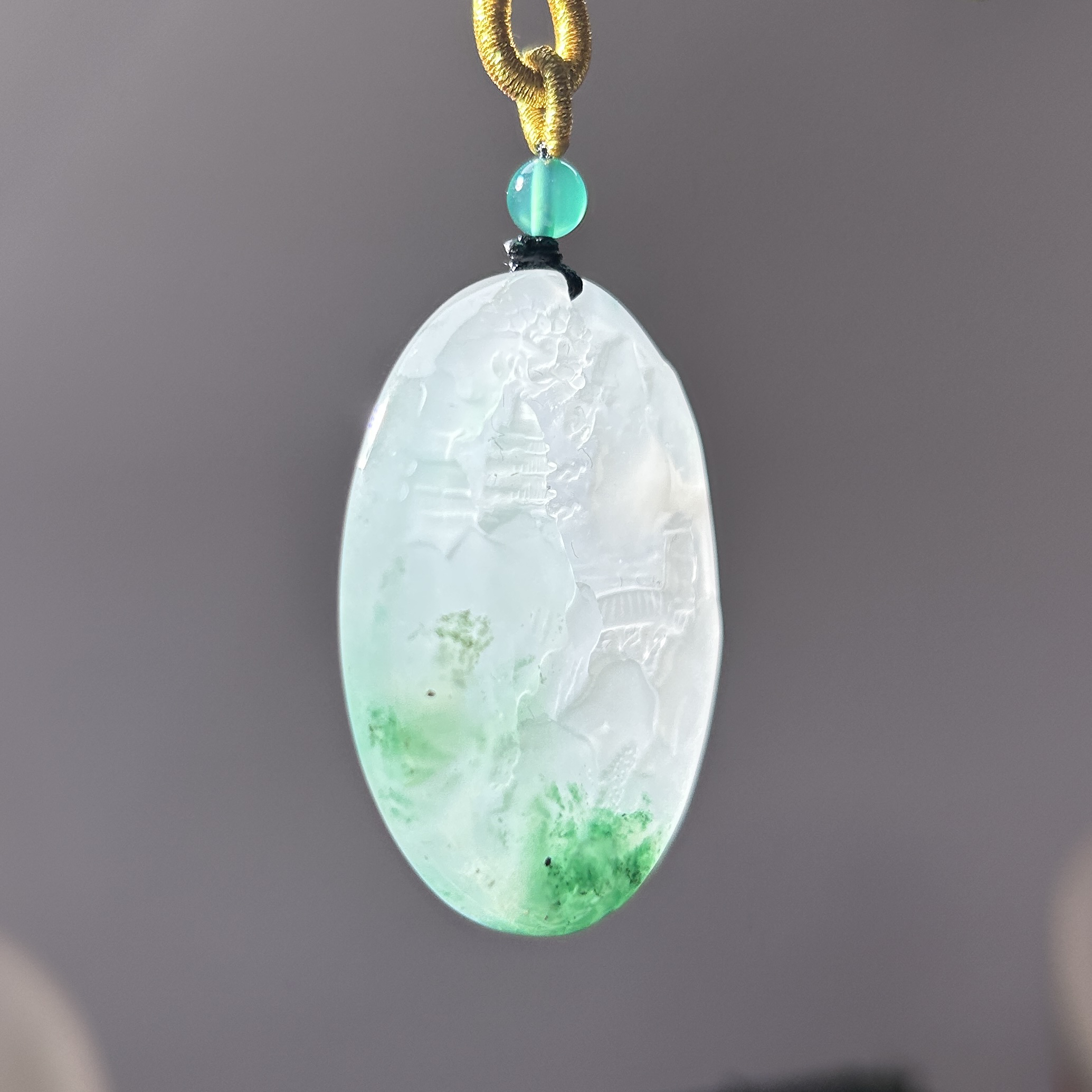 玉雕大师手雕冰透俏色山水无事牌纯天然石英质玉非洲翠