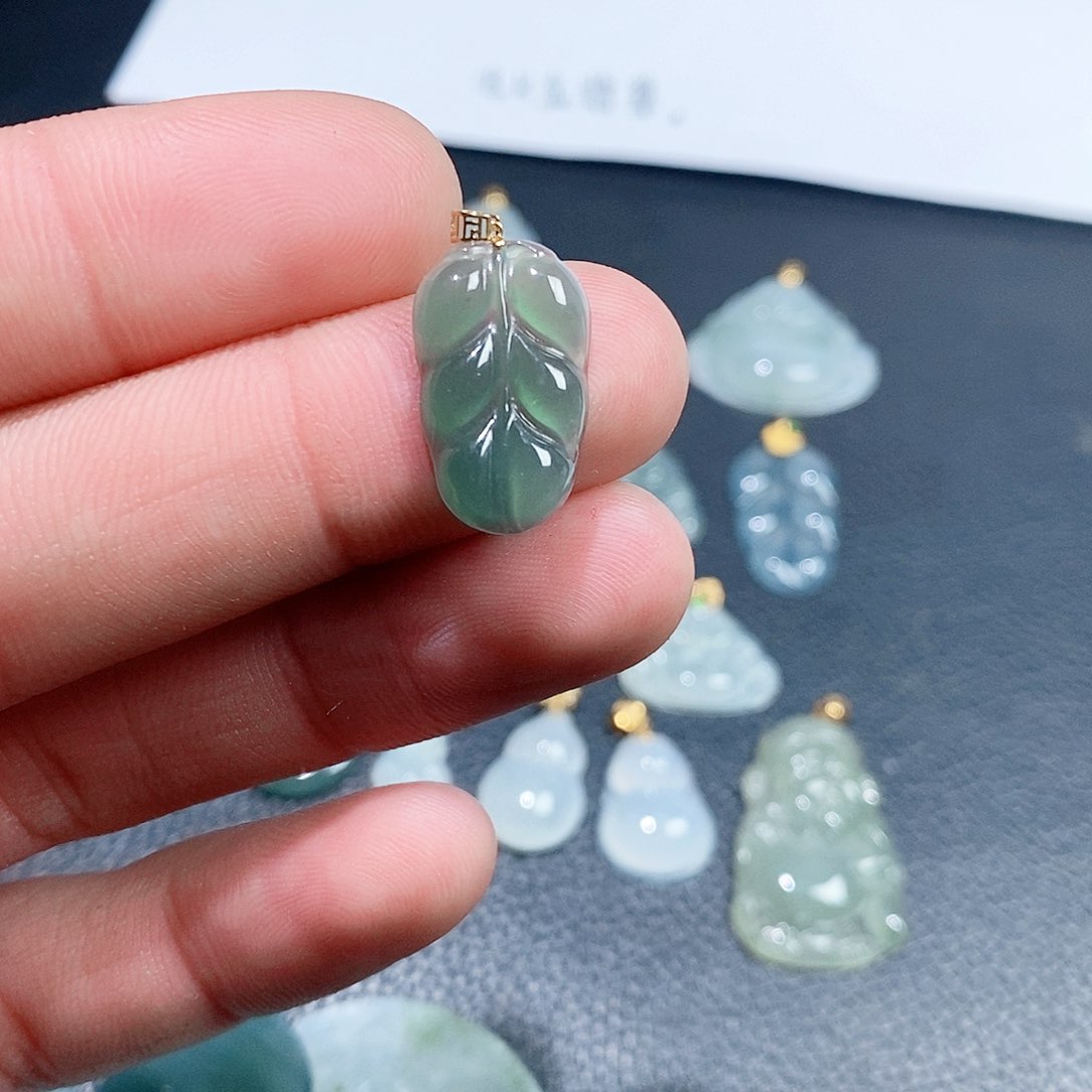 翡翠吊坠(不含链)18K金镶嵌